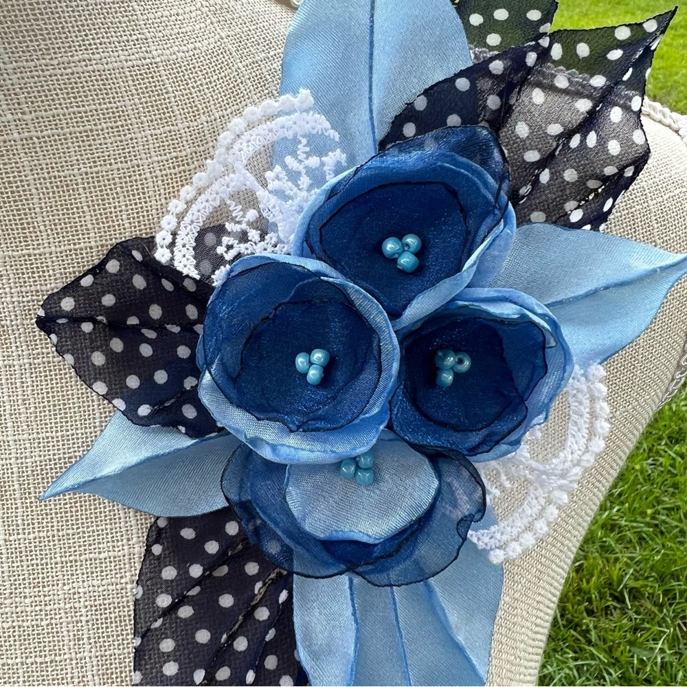 SOLD• Flower Pin - Picture 2 of 3